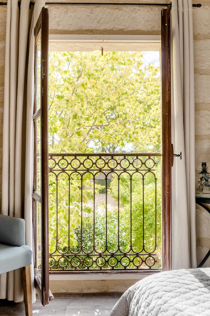Authentic farmhouse in Uzès, Swimming pool, Garden, Air-conditioning.