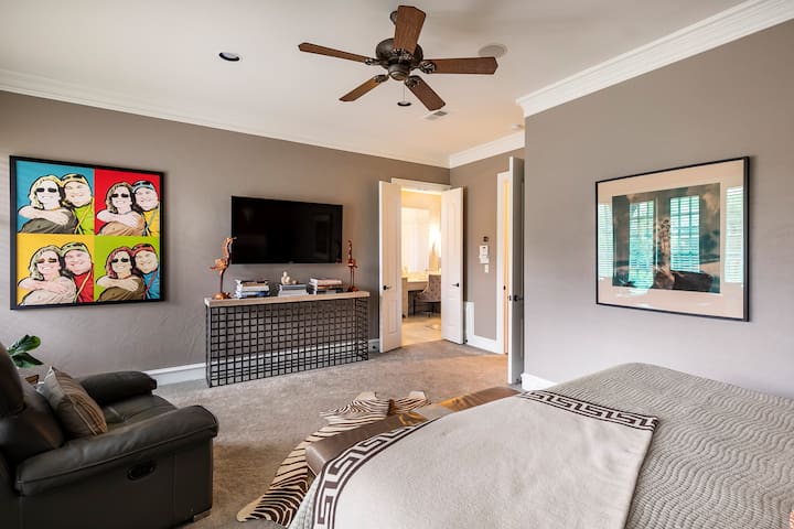 Amazing Luxury, Art-Filled Home in Preston Hollow gallery image 5