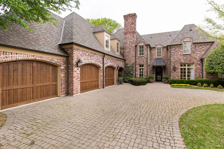 Amazing Luxury, Art-Filled Home in Preston Hollow