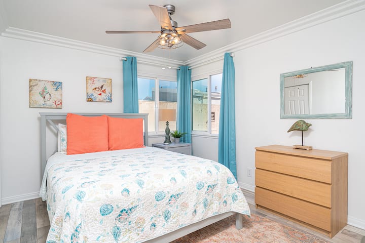 508 Clubhouse | Large Patio, Beautiful Balboa Home - Newport Beach, CA
