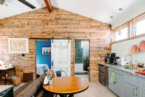 Cozy Neighborhood Spot Close to Downtown