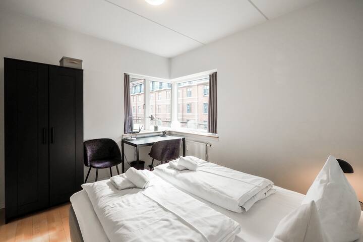 Explore the Tivoli Gardens from a City Center Apartment gallery image 5