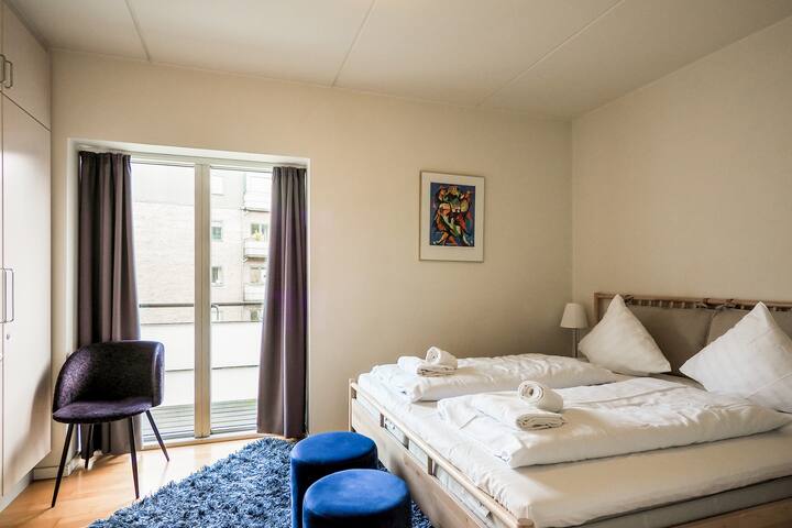 Explore the Tivoli Gardens from a City Center Apartment gallery image 2