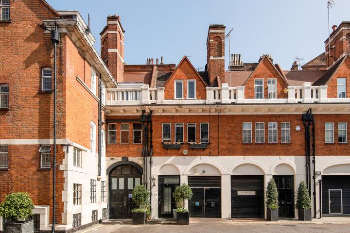 Renovated Historical Home with Enclosed Terrace gallery image 4