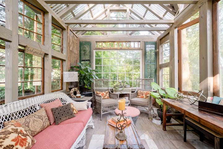 Historic Guesthouse & Gardens By The Marietta Square - Marietta, GA