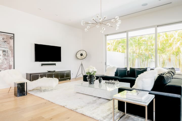 Heated Pool | Screened Lanai | Walk To Atlantic - Delray Beach