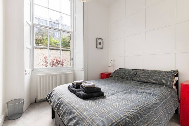 Relax at an Airy, Art-filled Old Town Home gallery image 2