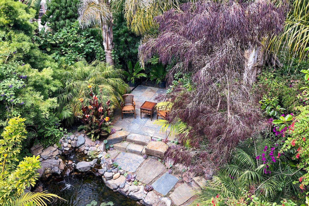 ‘บ้านที่สวยงามสวนหลังบ้านที่สวยที่สุดที่ฉันเคยเห็นในบ้านในเมือง สถานที่ตั้งดีมีบริการขนส่งสาธารณะมากมาย เจ้าของที่พักตอบกลับเร็วมากและดีมากและให้ความช่วยเหลือมาก โดยรวมแล้วเป็นหนึ่งในที่พัก Airbnb ที่ดีที่สุดที่ฉันเคยพักมา '~ Kim, 2022