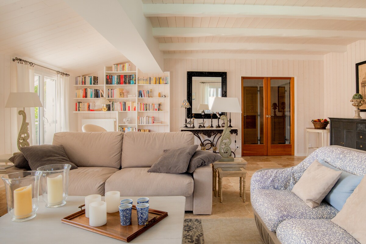 Annuncio Airbnb popolare: Le Clos du Lavandin, Île de Ré, heated pool a La Flotte