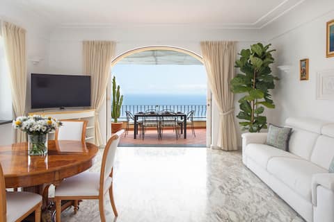 Airbnb con migliori performance: Villa Pablo Capri - Luxurious apartment with private pool and sea view a Capri