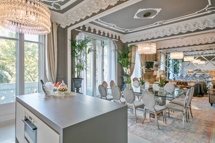 See Rambla de Catalunya from an Opulent Apartment gallery image 5