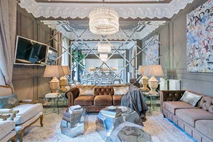 See Rambla de Catalunya from an Opulent Apartment gallery image 2