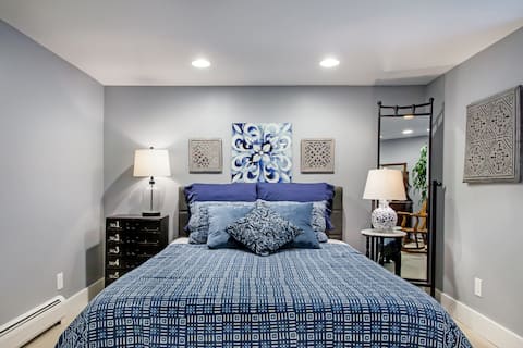 Stroll Capitol Hill from a Cozy Foursquare Home