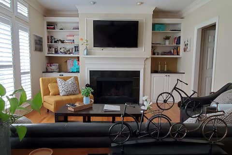 Successful Airbnb property: Uptown Dallas Townhome · 3 Ensuites + Garage in Uptown