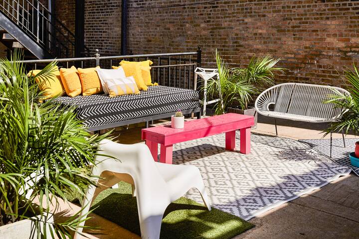 ALOHA Wicker Park Tropical Penthouse | Back Patio gallery image 5