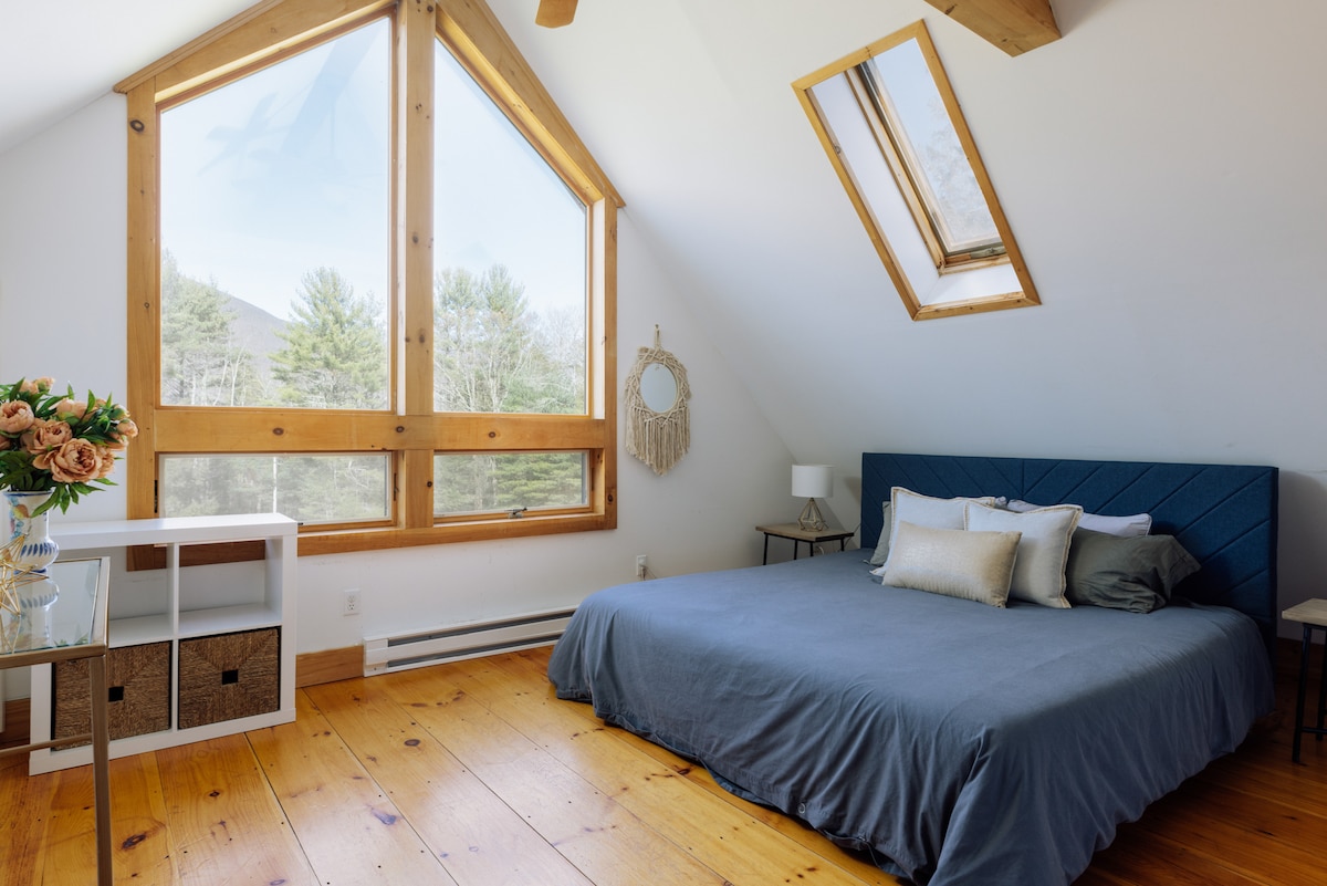 Bračni krevet (180x200) s prozorom i pogledom na bračni krevet (180x200)