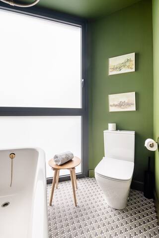 Luxury apartment w/terrace and personal assistant gallery image 5