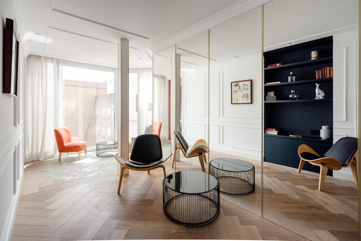 Top Airbnb: Luxury apartment w/terrace in La Dreta De L'eixample
