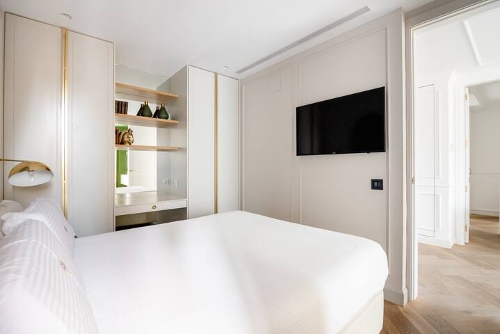 Luxury apartment w/terrace and personal assistant gallery image 3