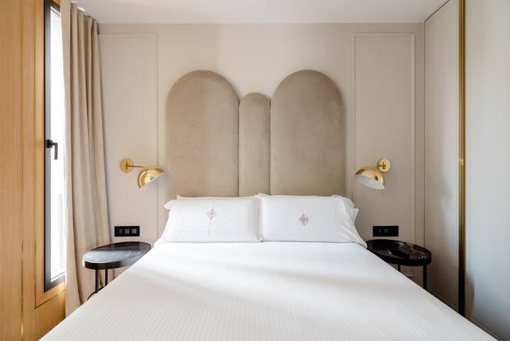 Luxury apartment w/terrace and personal assistant gallery image 4