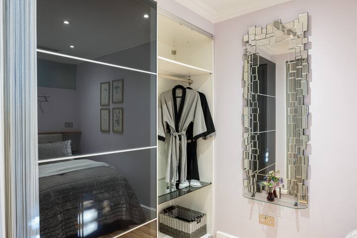 Chic Luxury, Private Garden Square, Air Con & Extras gallery image 2