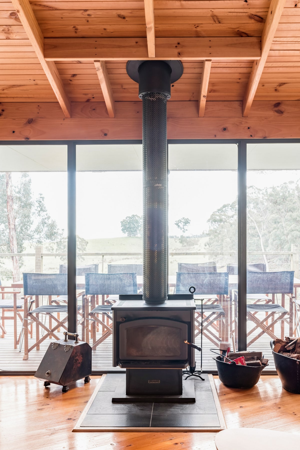Top Airbnb: Porcupine Country Retreat Ten Mins from Daylesford in Shire Of Hepburn