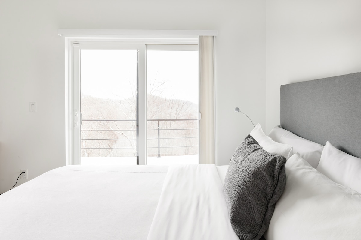 Lower-Level Bliss: Step out to the lower deck and embrace the beauty of nature from this serene haven.