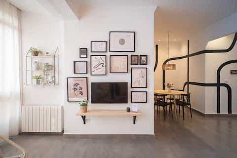 Airbnb con mejor rendimiento: Plaza de España: Light, Tranquility and Local Life en Extramurs