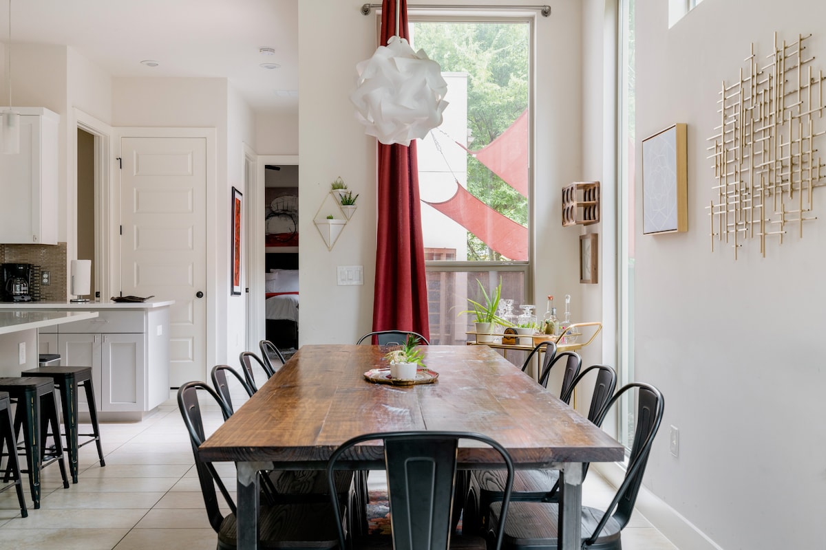 Inviting, Roomy Escape in Hip East Austin with a Garage Gym
