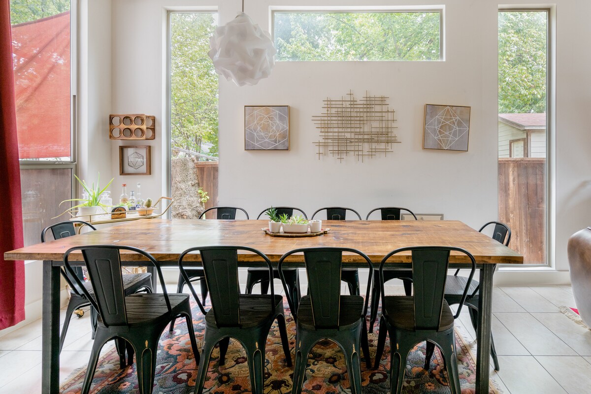 Inviting, Roomy Escape in Hip East Austin with a Garage Gym
