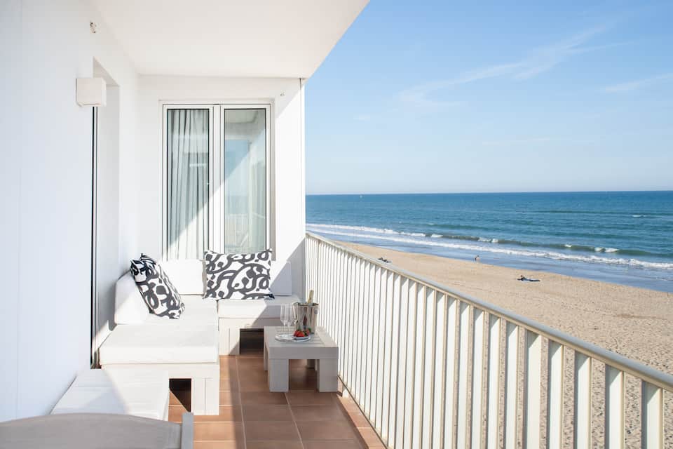 A white beachfront flat with three balconies, Gavà, Barcelona, Spain, photo 1 of 10