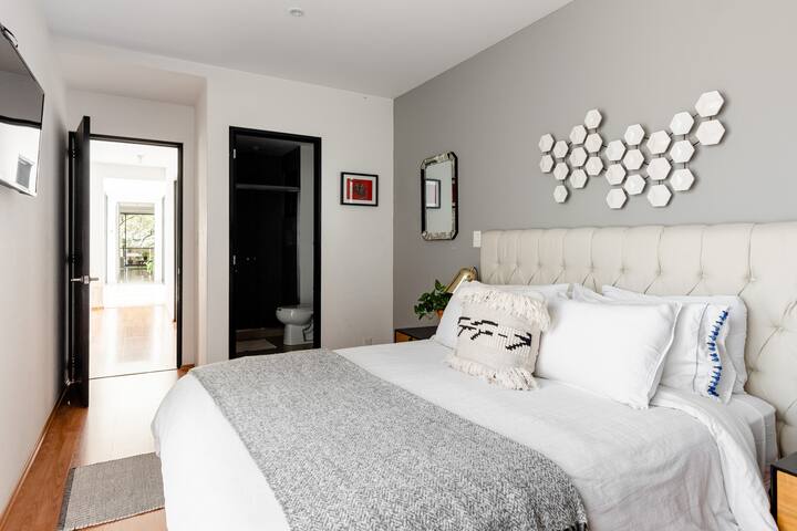 Sit in the Private Rooftop Garden of an Exceptional Home gallery image 5