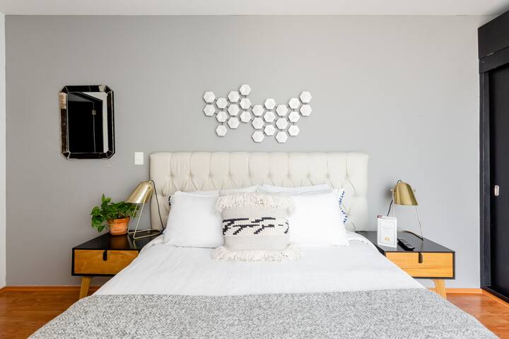 Sit in the Private Rooftop Garden of an Exceptional Home gallery image 4