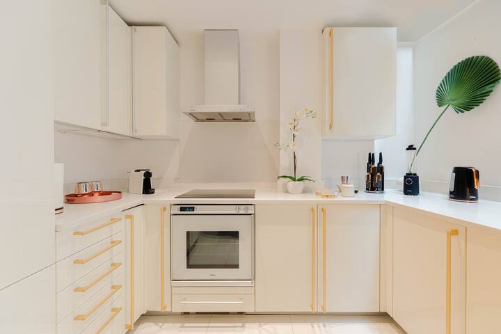 Harrods Exclusive Private Family & Friends Haven! gallery image 4