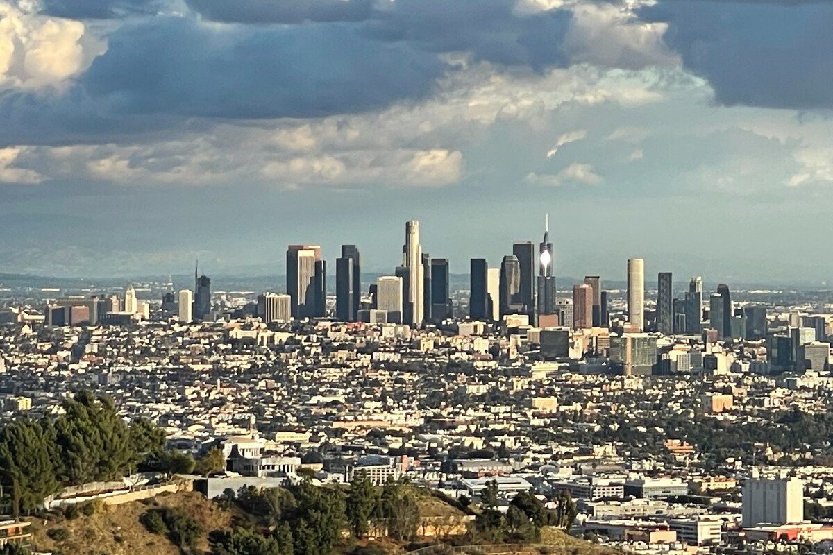 Jetliner DTLA Views @ Studio 1080 Hollywood Hills - Guest suites for Rent in Los Angeles, California, United States - Airbnb Jetliner DTLA Views @ Studio 1080 Hollywood Hills - Guest suites for Rent in Los Angeles, California, United States - Airbnb