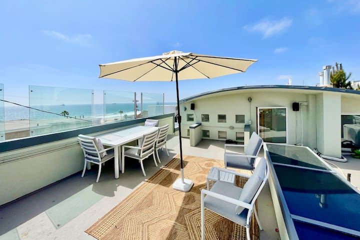 Dream Manhattan Beach House Steps from the Sand