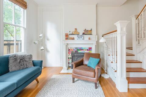 Bright, Beautiful Apartment in Excellent Uptown Location