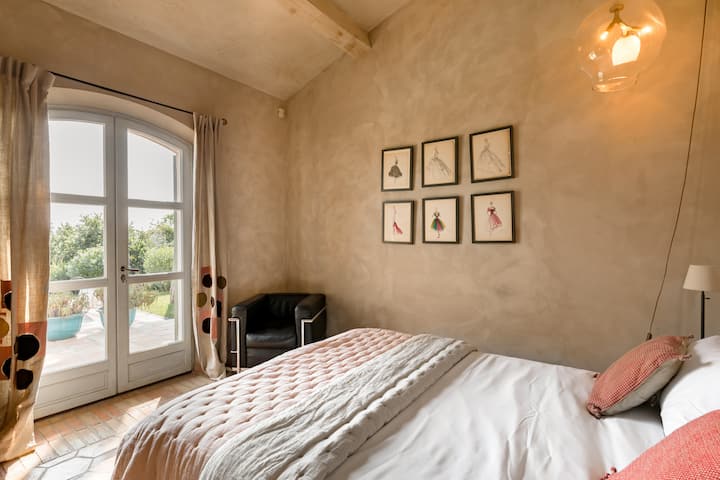 Chambre 2 : chambre Delaunay
Maison principale - rez-de-chaussée 