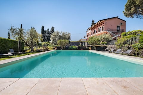 Elegant Ocean View Villa, Pool, Idyllic Grounds & Vineyard