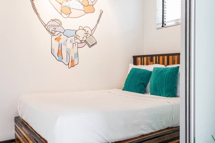 The Woodsman’s Gallery at OHC – No Cleaning Fee! gallery image 4