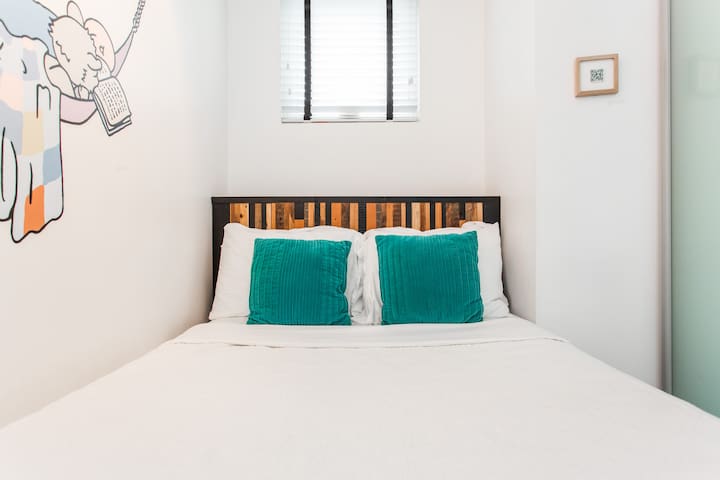 The Woodsman’s Gallery at OHC – No Cleaning Fee! gallery image 2