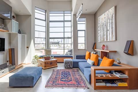 Top Airbnb: Inspiring Skyline Views From a Hip Loft in SoMa in South Of Market