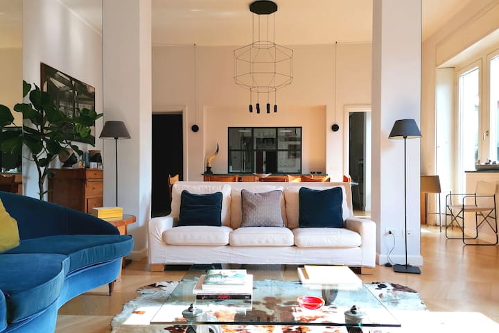 Luminoso appartamento con terrazzo verdeggiante nel cuore dei Navigli