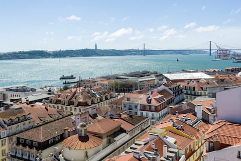 Airbnb em destaque: Elegant Chiado Rooftop • Tagus View • 3BR • AC em Misericórdia