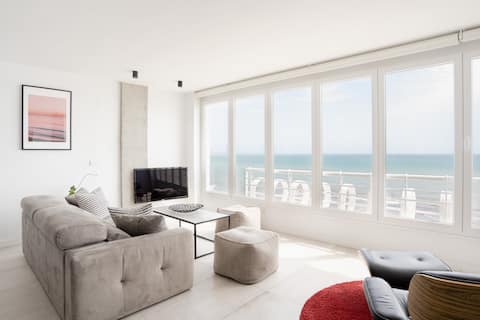 Top Airbnb: Architectural Beach Apartment Right by Postiguet Beach en Alacant / Alicante