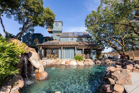 Lafayette Bay Area Treehouse, Cave Spa, Views