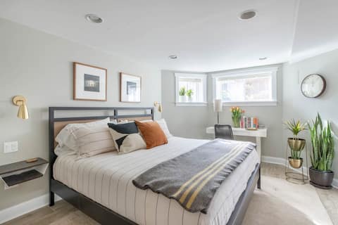 King Bed, Huge Spa Shower, Dining Destination