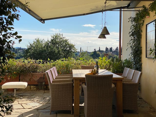Gorgeous Villa with Postcard Views in Historical Florence