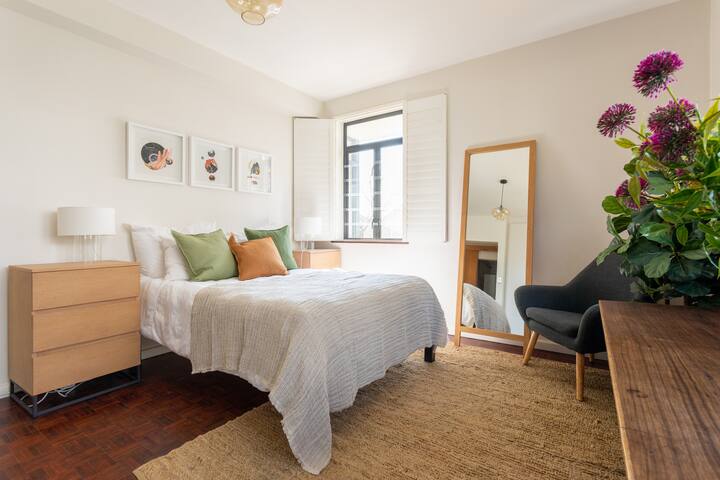 Walk to the Promenade from a Dreamy Home gallery image 4