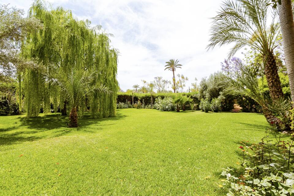 A red-brick villa in a one-hectare Marrakech garden, Marrakech, Marrakech-Safi, Morocco, photo 8 of 10